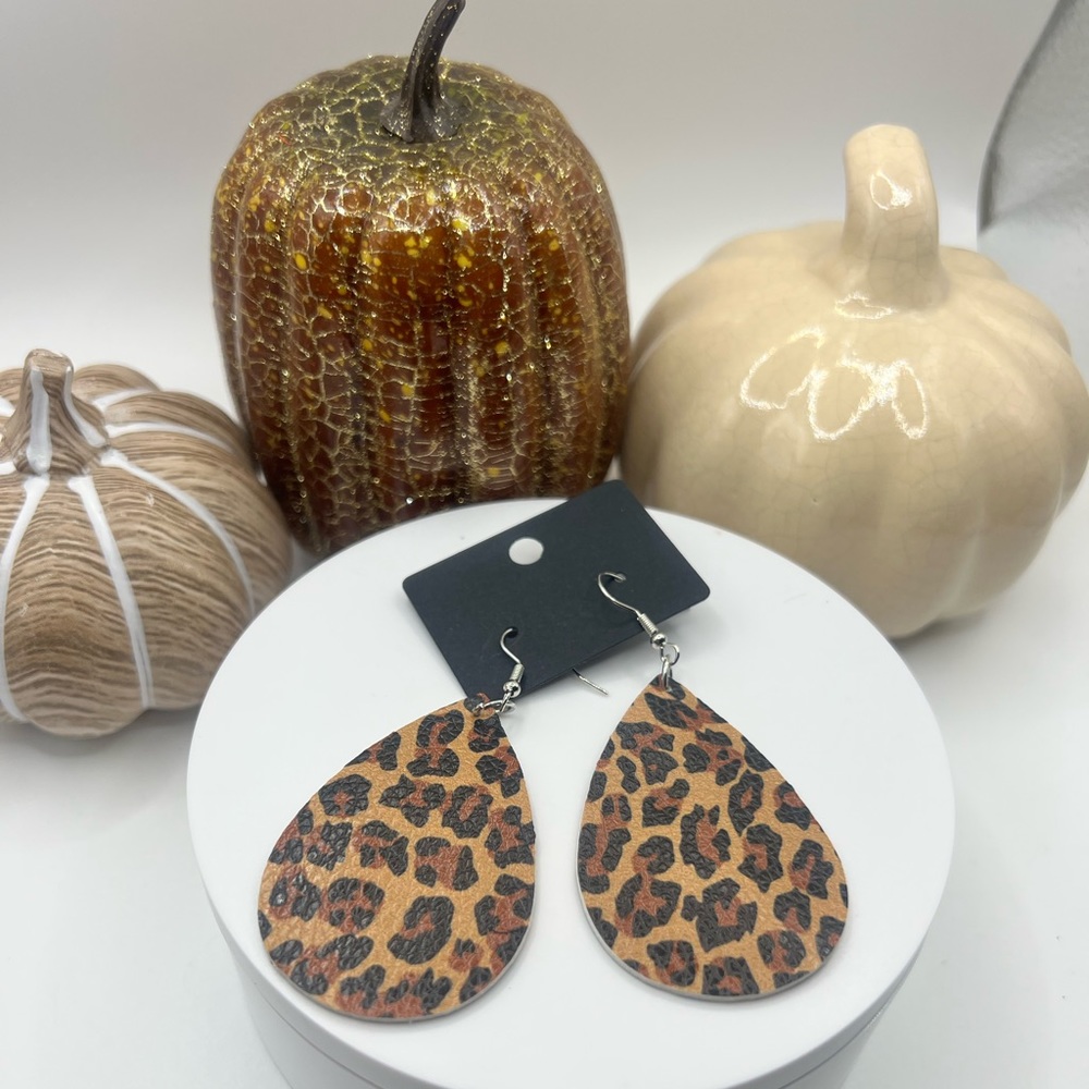 Brown and Black leopard print Faux Leather Earrings NEW‎